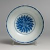 W932 Fine blue and white bowl Kangxi(1662-1722) , the exterior with eight different Shou-characters over band of lotus flowers