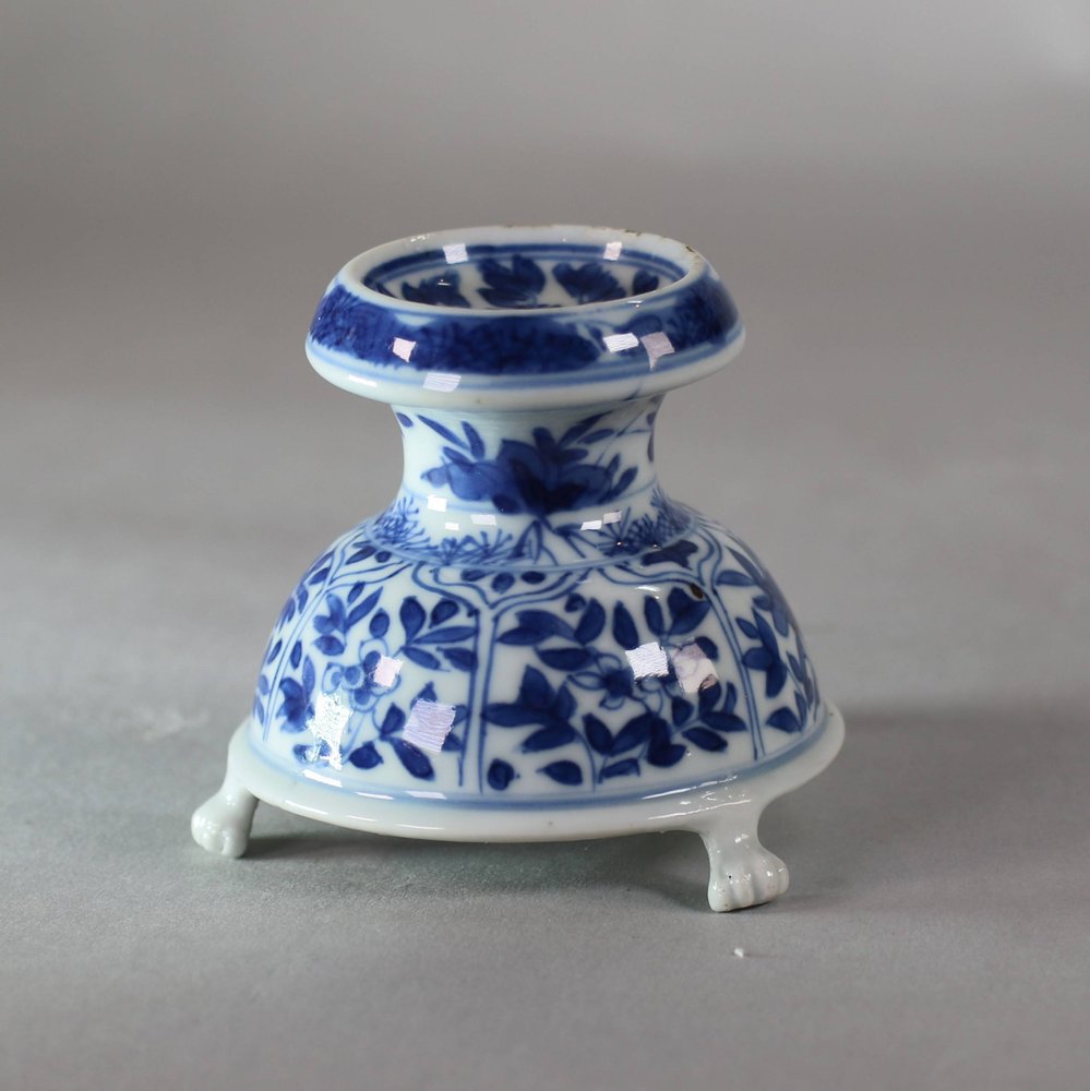 W938 Chinese  blue and white circular salt of a drum shape Kangxi(1662-1722)