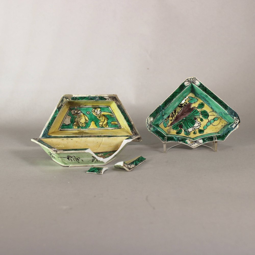 W964 Three Chinese famille verte biscuit hors d'oeuvre dish, Kangxi (1662-1722),