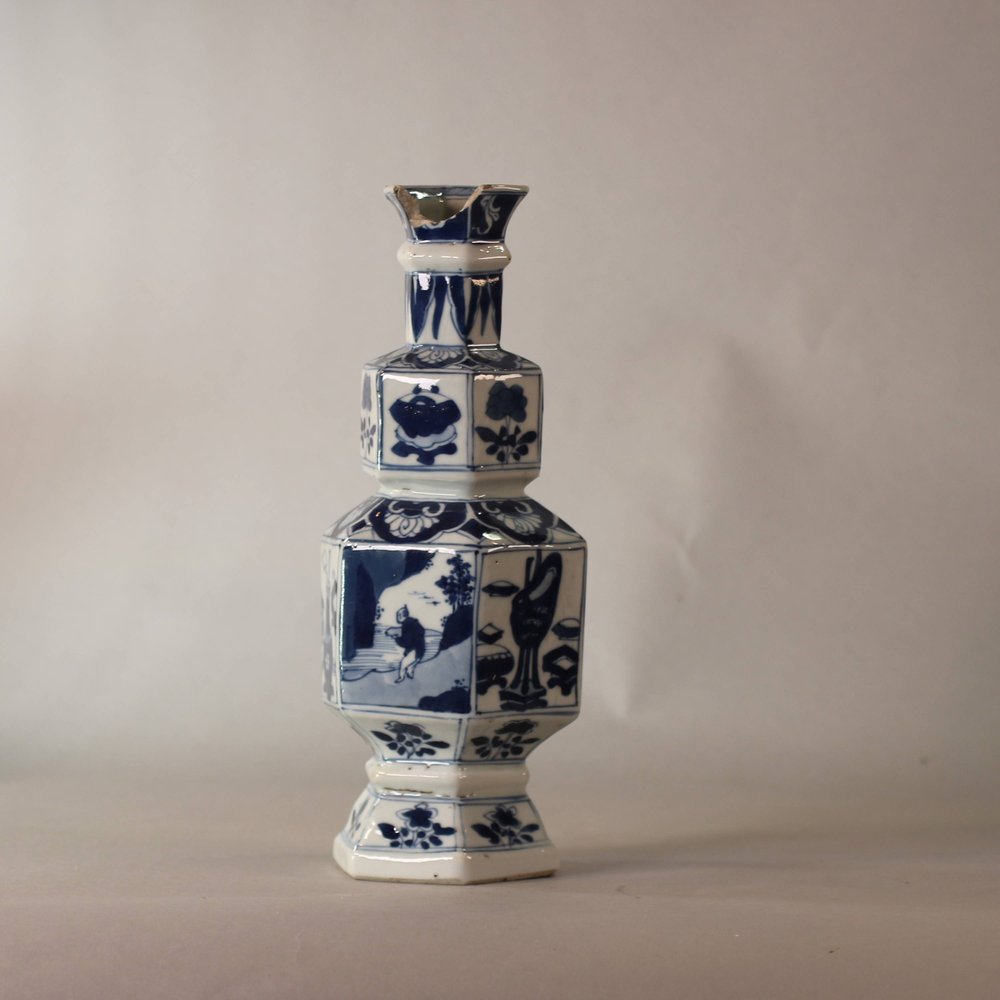W967 Chinese blue and white hexagonal porcelain vase, Kangxi (1662-1722),
