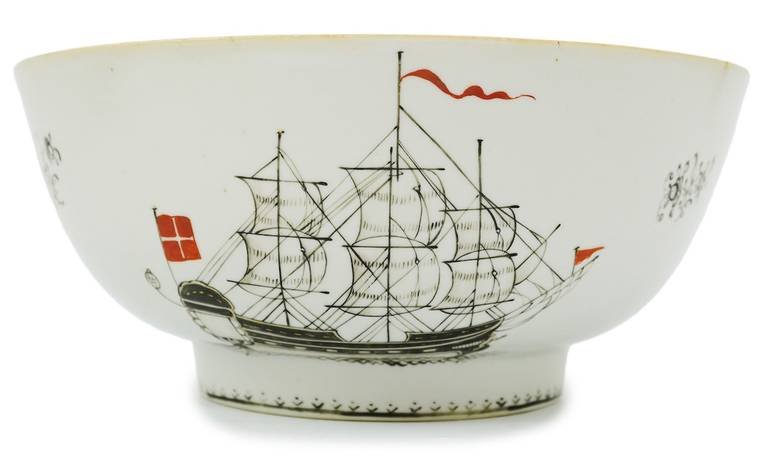 W992 Chinese famille rose bowl Qianlong(1728-1795) decorated with a sailing ship