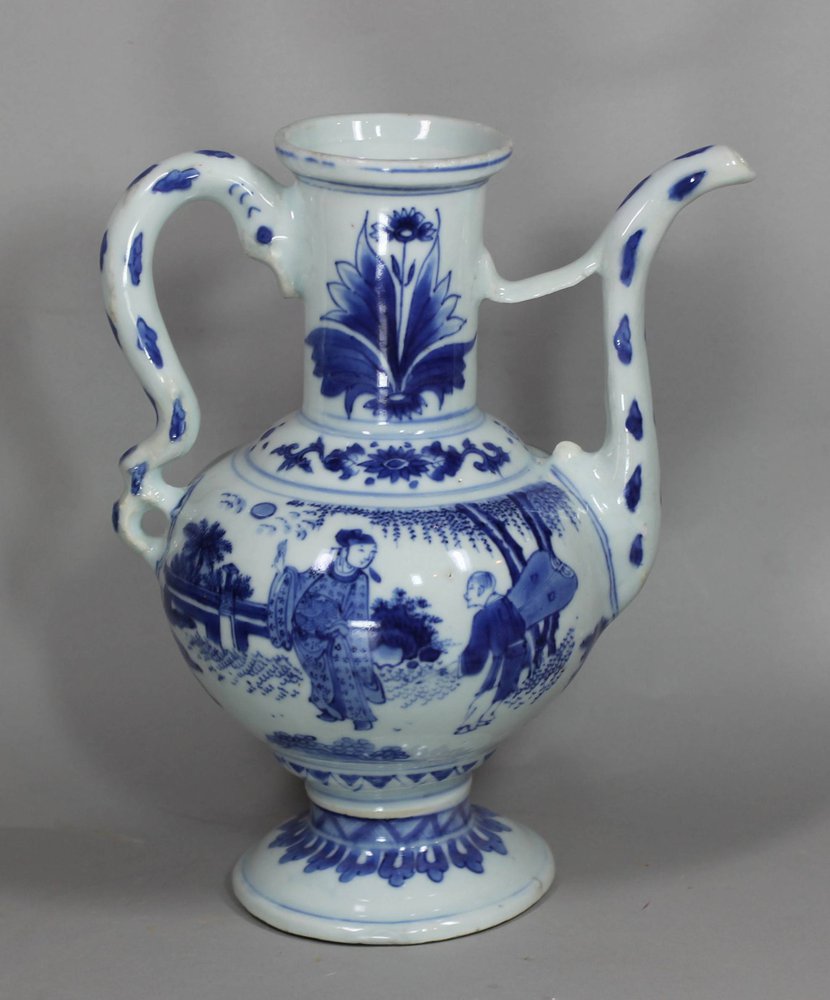 X562 Blue and white ewer, Chongzhen (1628-1643)