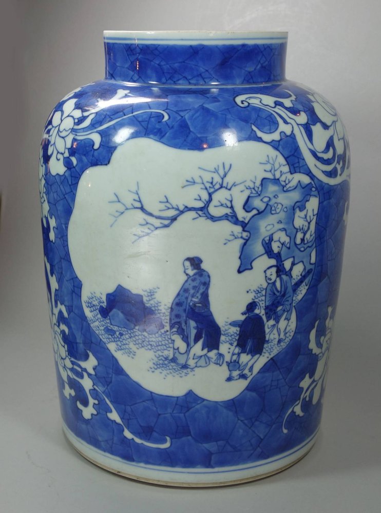 X657 Extremely rare Chinese blue and white cylindrical jar