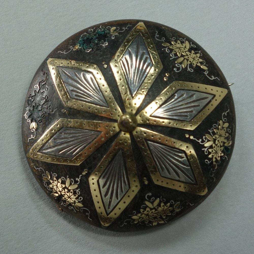 X698 Victorian gold and tortoiseshell pique brooch, circa 1870