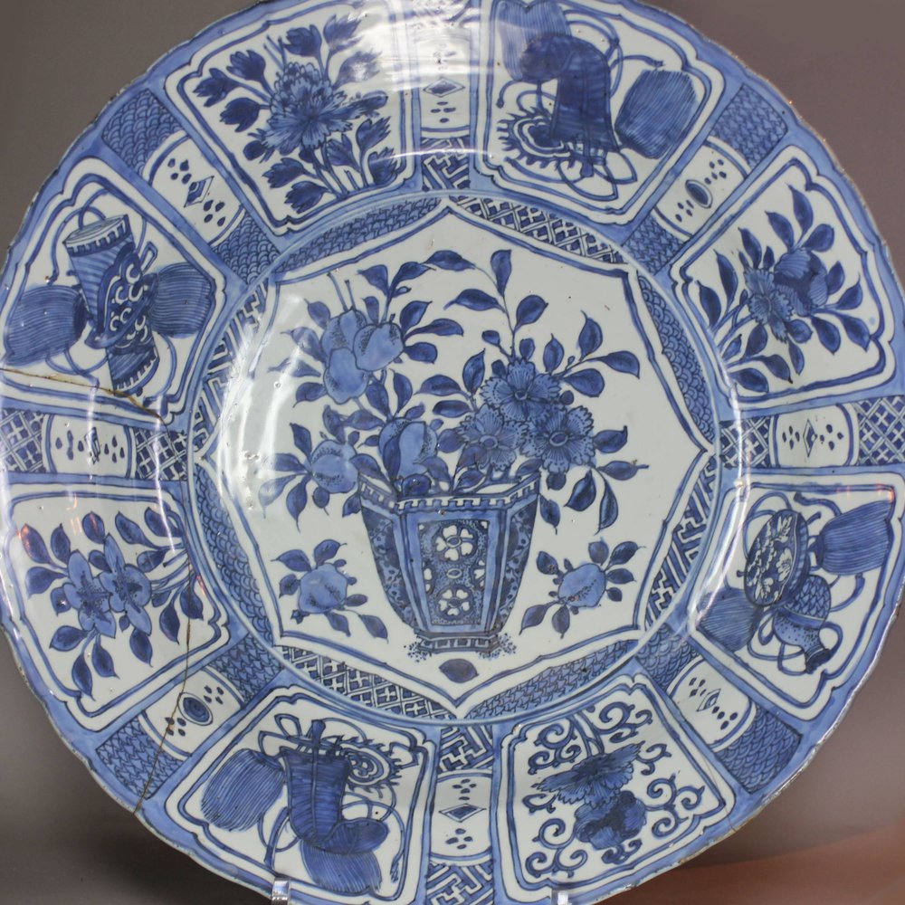 X96 Blue and white kraak charger, Wanli (1573-1619)