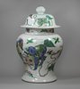 Y242 Famille verte vase and cover, Kangxi (1662-1722)