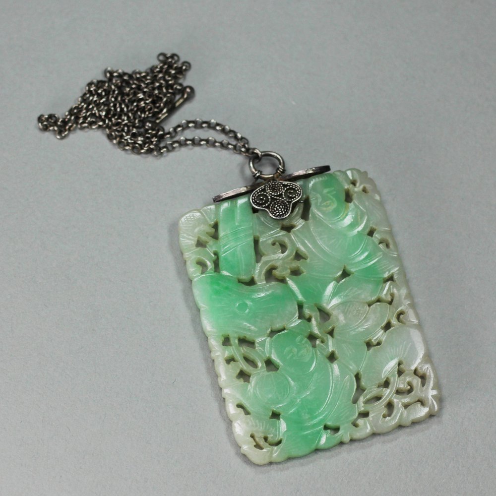 Y293 Carved jade pendant, early 20th century