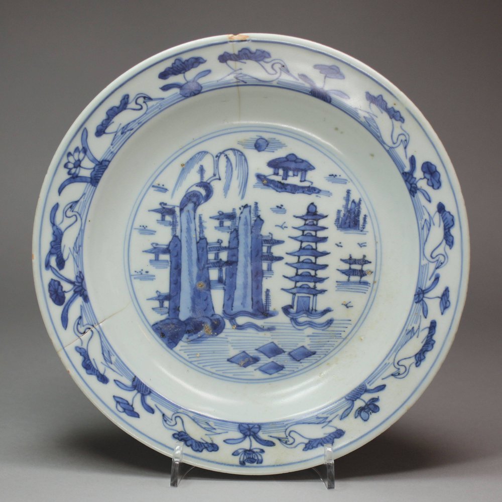 Y418 Blue and white dish, Wanli (1573-1619)