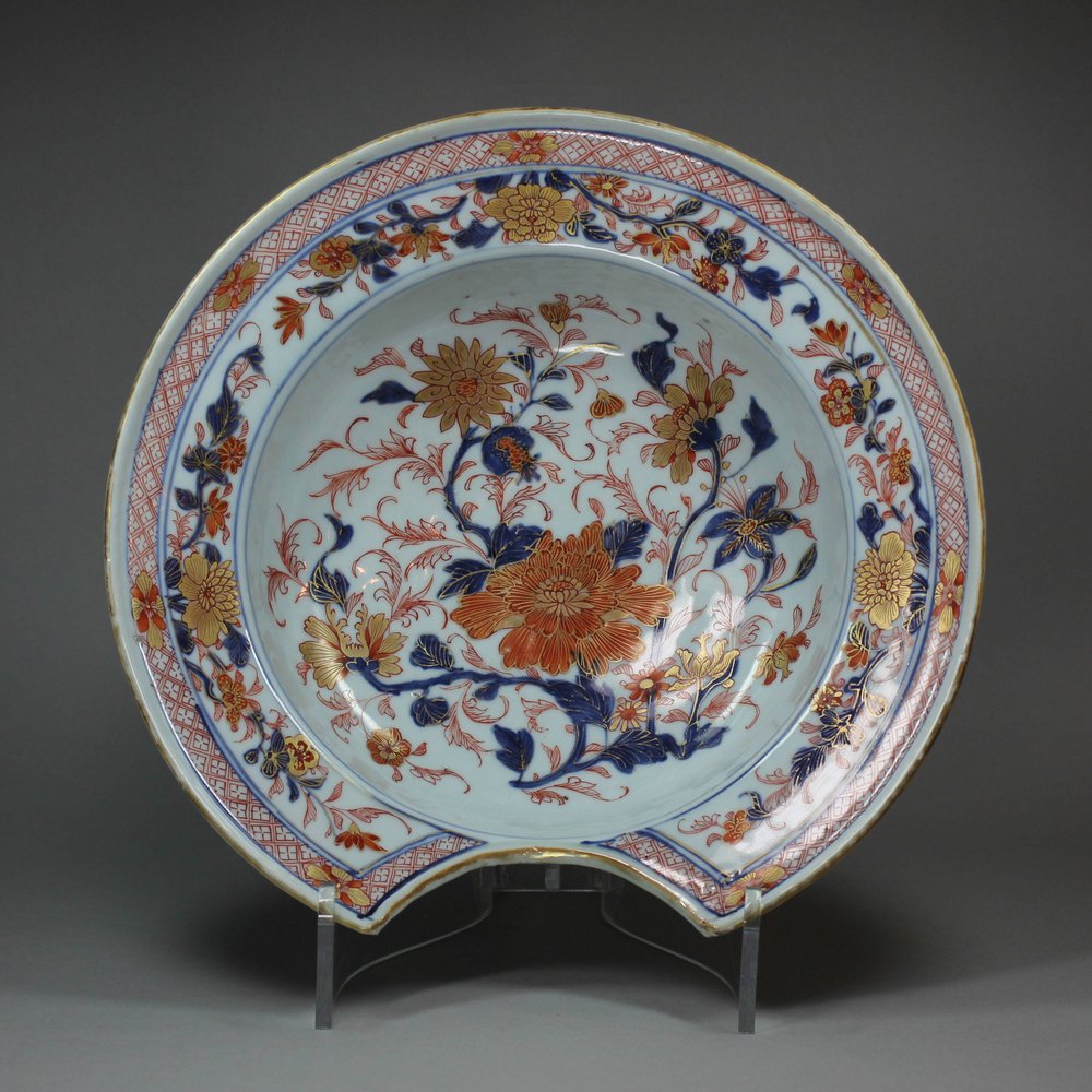 Y500 Imari circular barber's bowl, Kangxi (1662-1722)