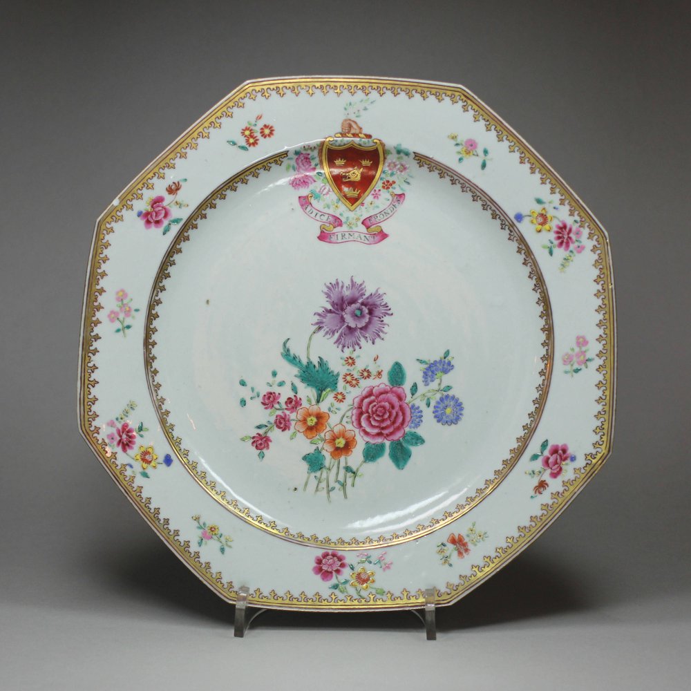 Y772 Famille rose octagonal armorial plate, Qianlong (1736-95)
