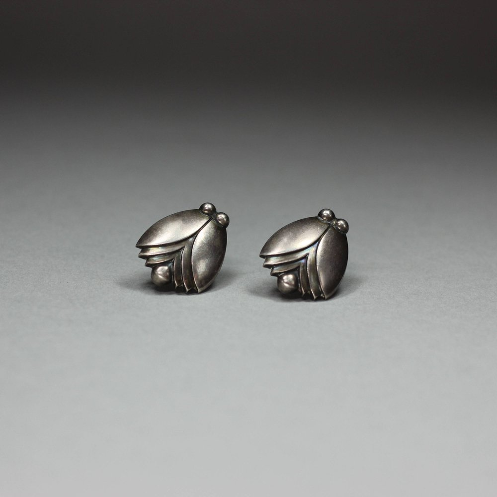 Y775 Georg Jensen silver ' FlatTulip' screw fit earrings