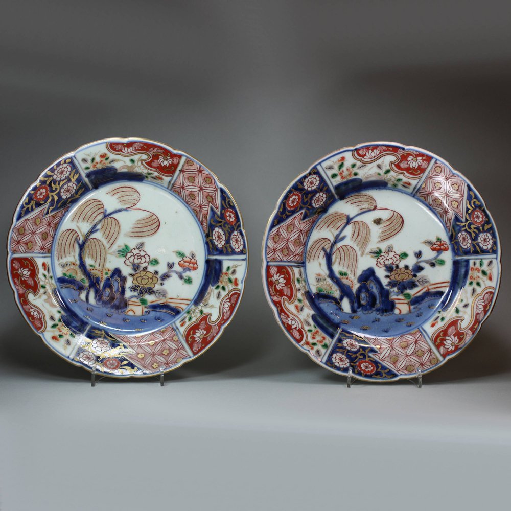 Y927C Pair of Japanese imari dishes, 18th century