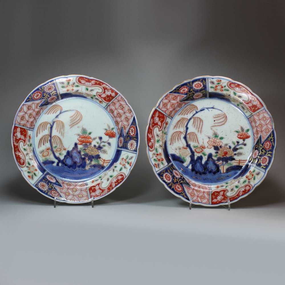 Y927D Pair of Japanese imari dishes, 18th century