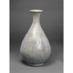 Figure 1: Punch’ǒng bottle with willow slip sanggam inlay, Chosǒn c.1400-1500, stoneware, height 30.9cm. V&A [FE.1-1981]